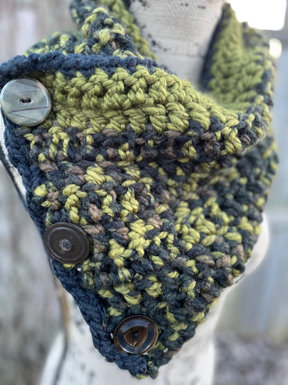 Green Chunky Crochet Cowl - size One Size