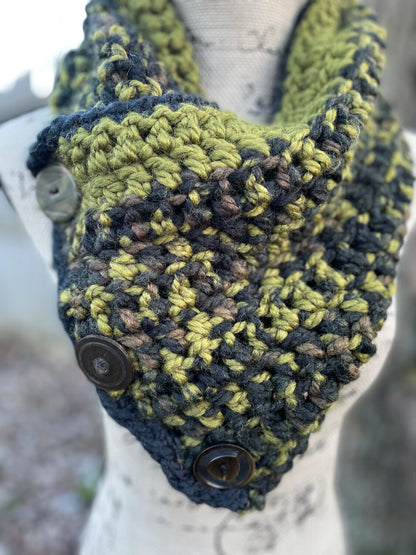 Green Chunky Crochet Cowl - size One Size