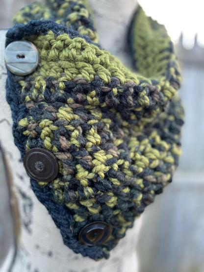 Green Chunky Crochet Cowl - size One Size